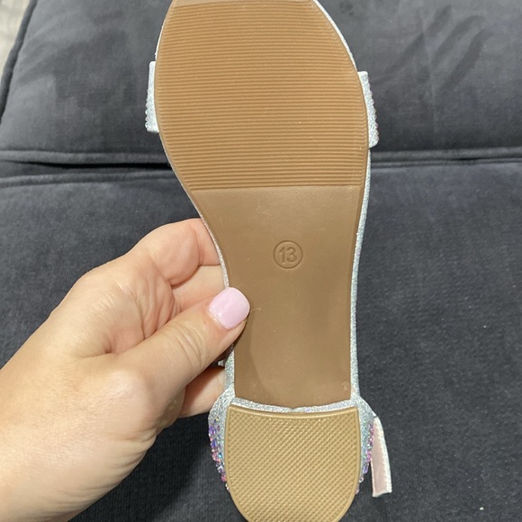 Brand New Girls Dufannie Silver Sandals 13 - Picture 3 of 4